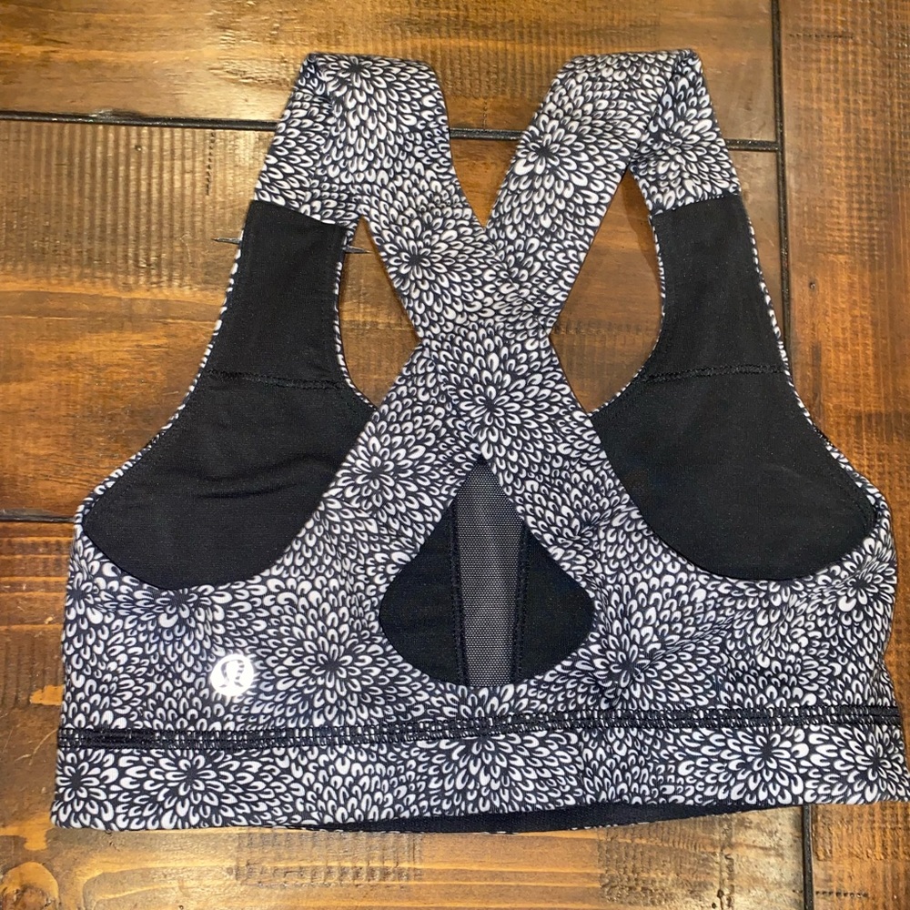 Lululemon sports bra